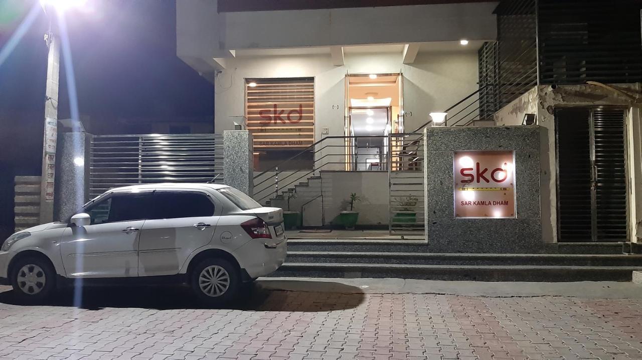 Hotel Sar Kamla Dham Skd Vrindavan Fully Vaccinated Staff Vrindāvan Exterior foto