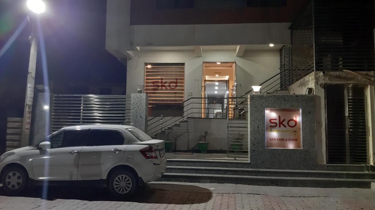 Hotel Sar Kamla Dham Skd Vrindavan Fully Vaccinated Staff Vrindāvan Exterior foto