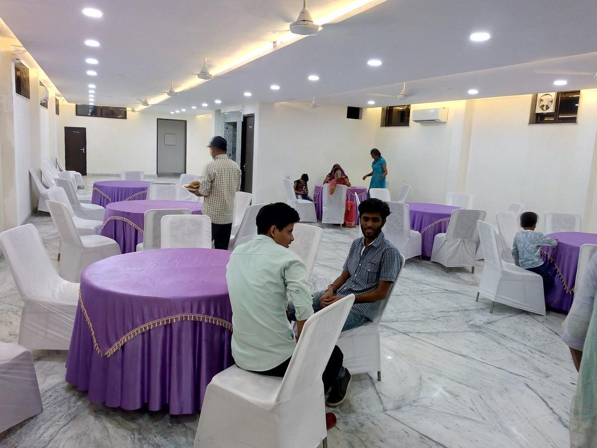 Hotel Sar Kamla Dham Skd Vrindavan Fully Vaccinated Staff Vrindāvan Exterior foto