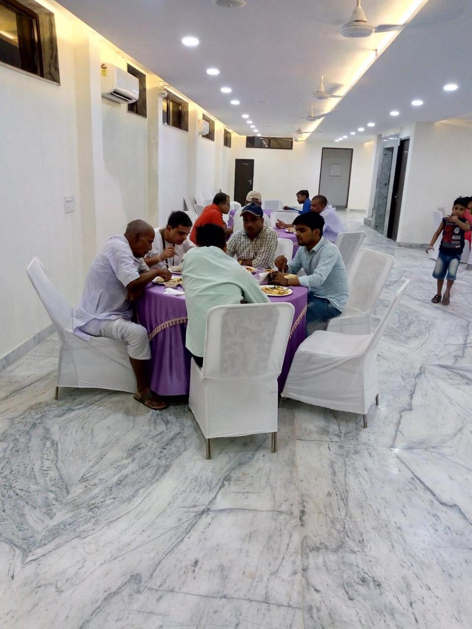 Hotel Sar Kamla Dham Skd Vrindavan Fully Vaccinated Staff Vrindāvan Exterior foto