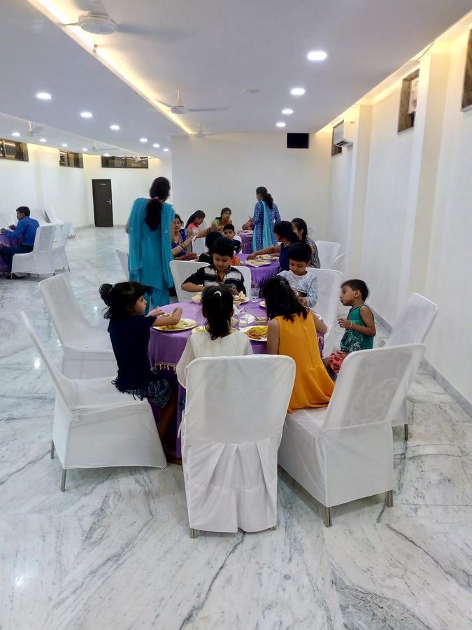 Hotel Sar Kamla Dham Skd Vrindavan Fully Vaccinated Staff Vrindāvan Exterior foto