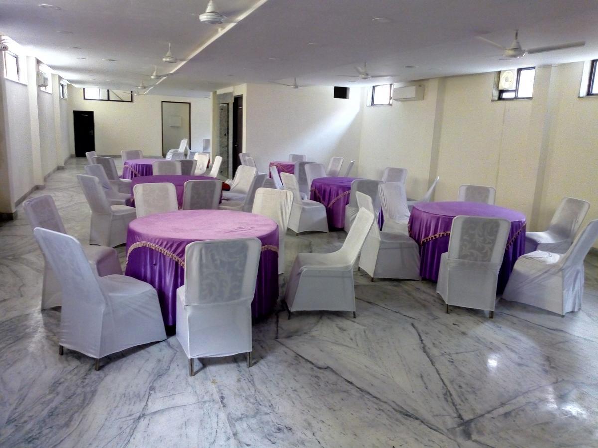 Hotel Sar Kamla Dham Skd Vrindavan Fully Vaccinated Staff Vrindāvan Exterior foto