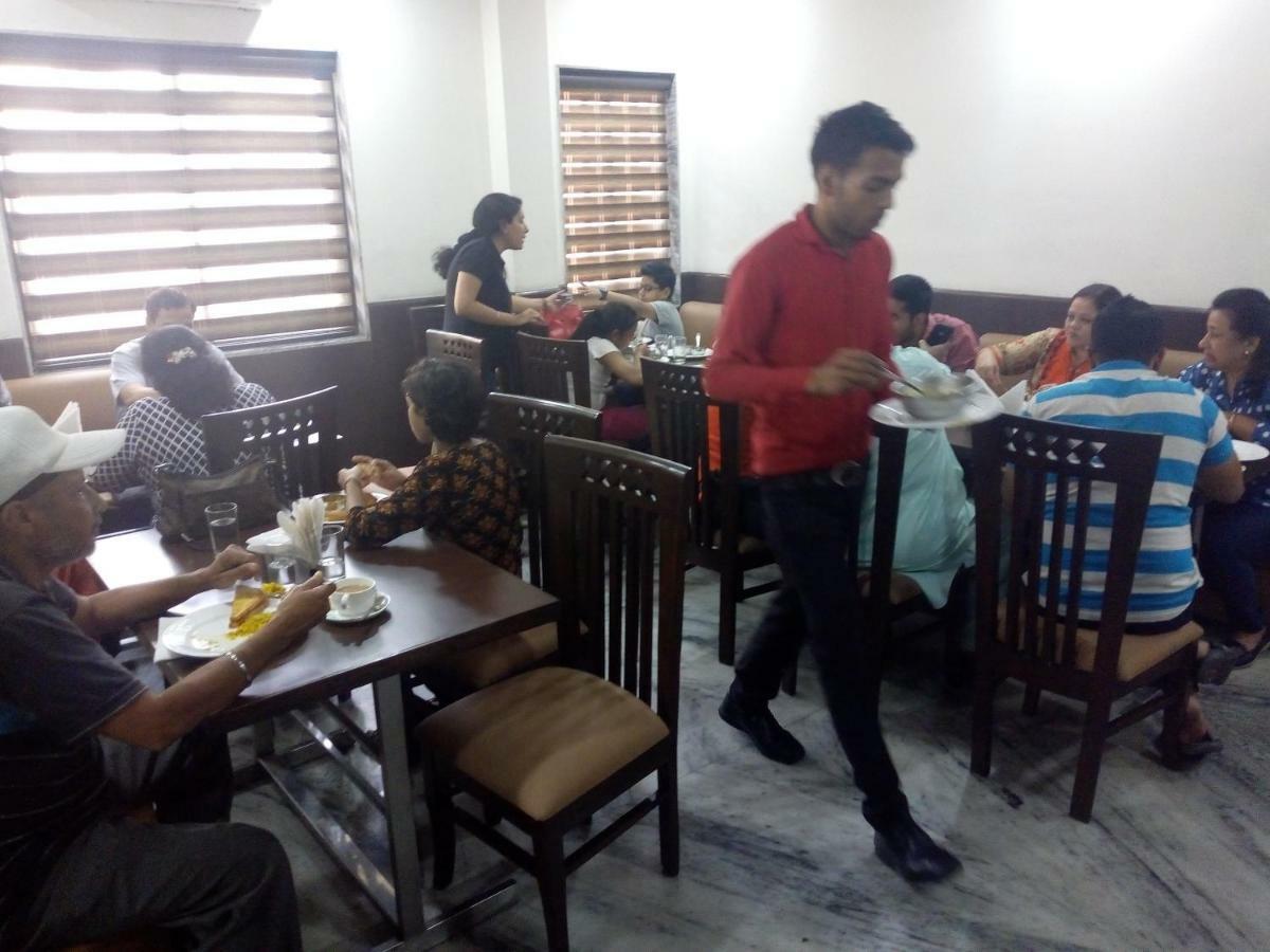Hotel Sar Kamla Dham Skd Vrindavan Fully Vaccinated Staff Vrindāvan Exterior foto